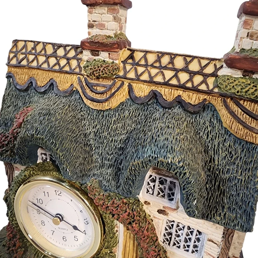 Charming Cottage‎ House Quartz Clock Decorative Tabletop Accent